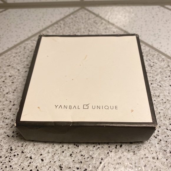 YANBAL UNIQUE NECKLACE AND EARRINGS GIFT SET - Picture 5 of 5